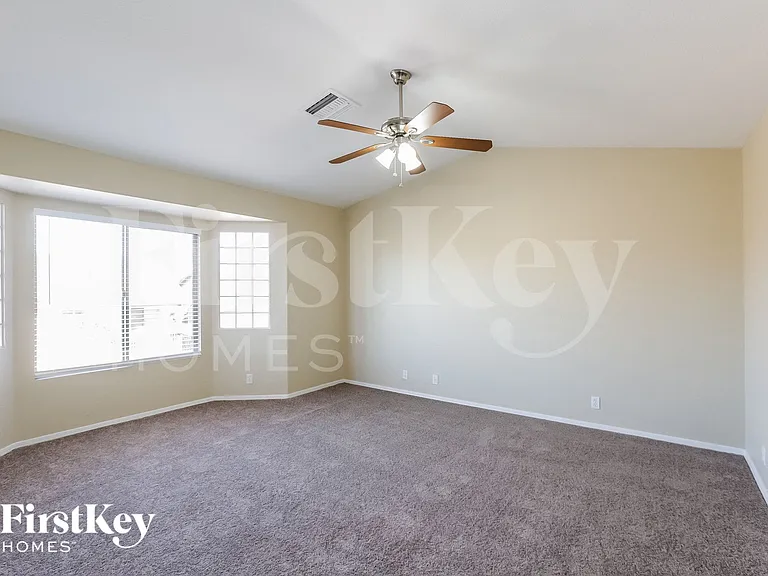 8736 W Tuckey Ln — Photo 8