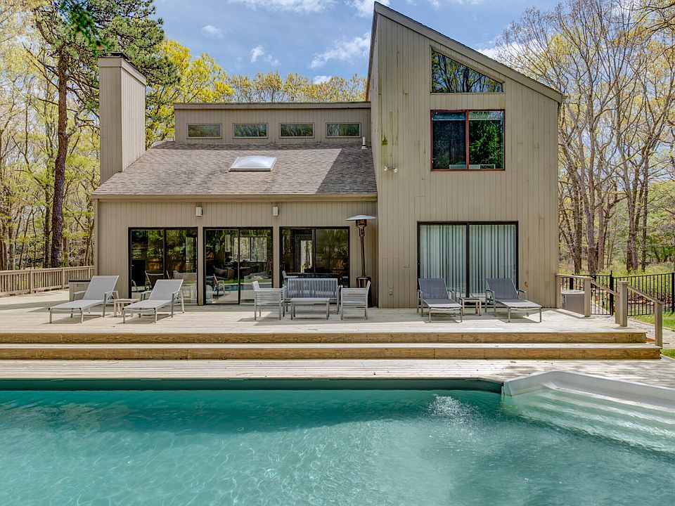 1st image of 52 Jonathan Dr
