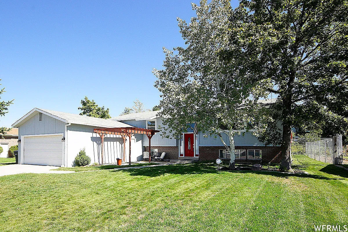 3 bed, 1375 sqft, $2,000 — Photo 2