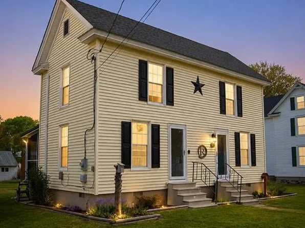 25 Powellton Ave, Wachapreague, VA 23480