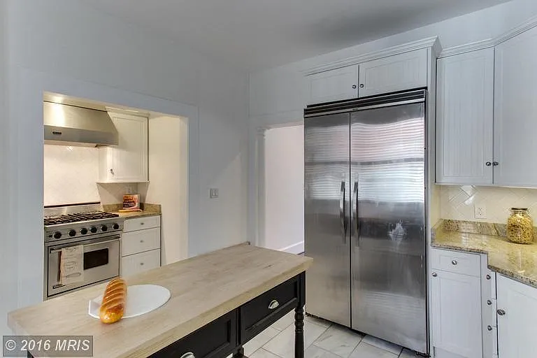7 bed, 4.5 bath, 3856 sqft, $7,400 — Photo 3