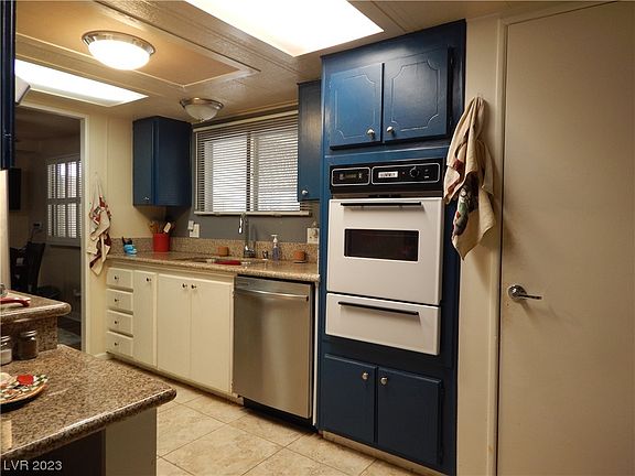 3rd image of 5079 Royal Dr