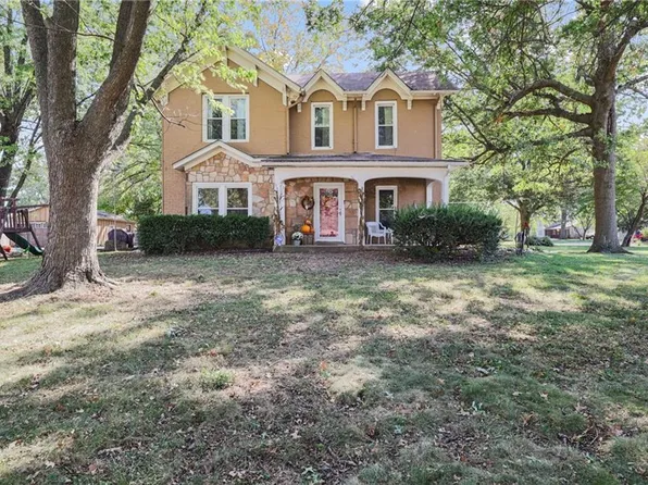1401 S Market St, Holden, MO 64040