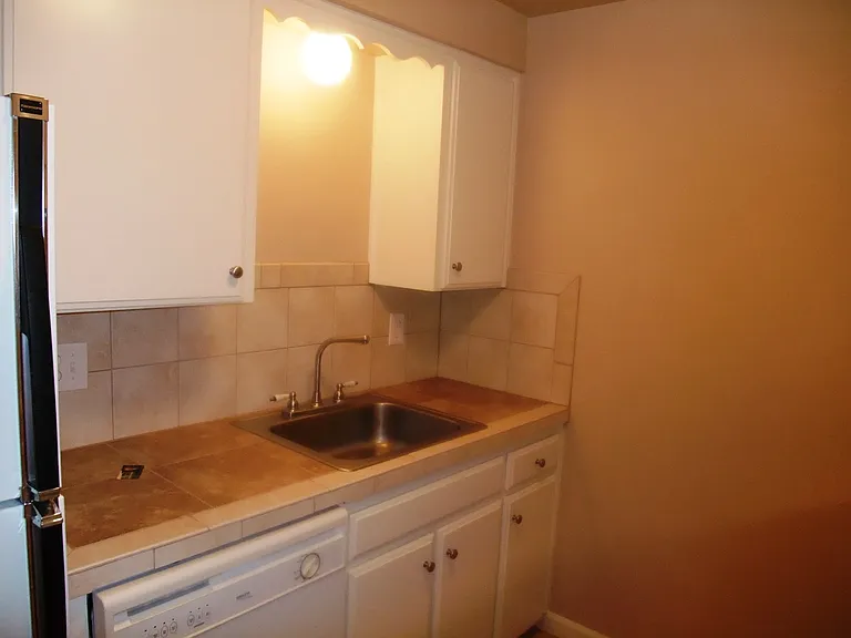 1135 Raffon Ct SE — Photo 3