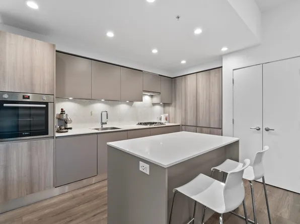 3809 Evergreen Pl #604, Burnaby, BC V3J 0M1