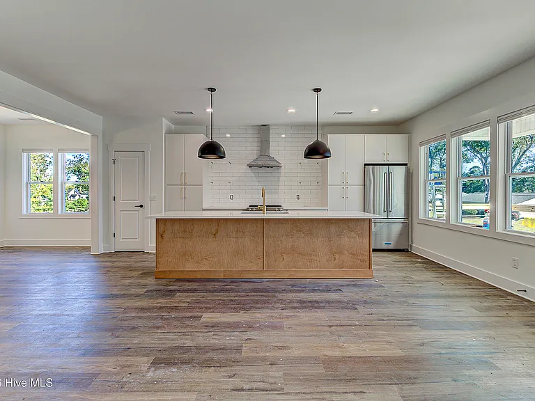 213 Myrtle Ave — Photo 3