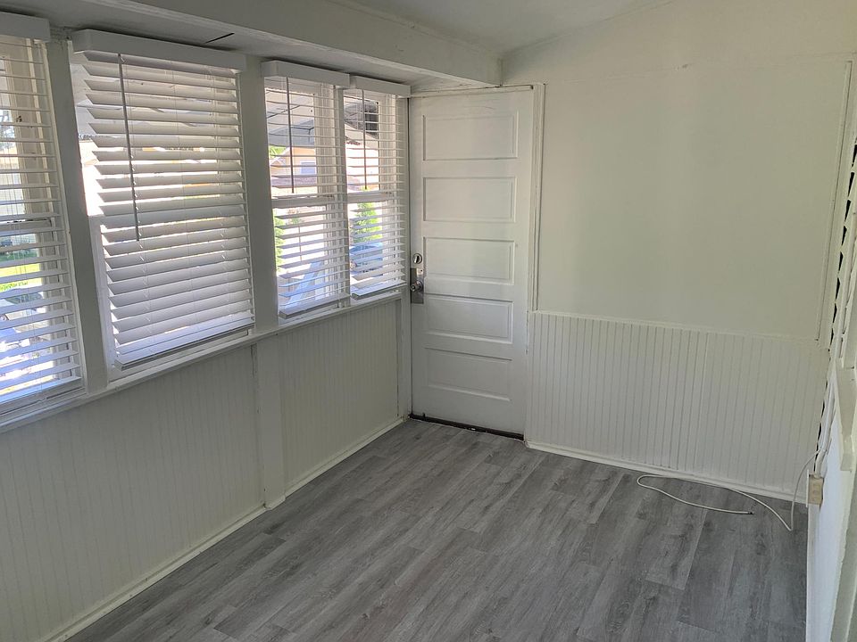 Bonus room entrance