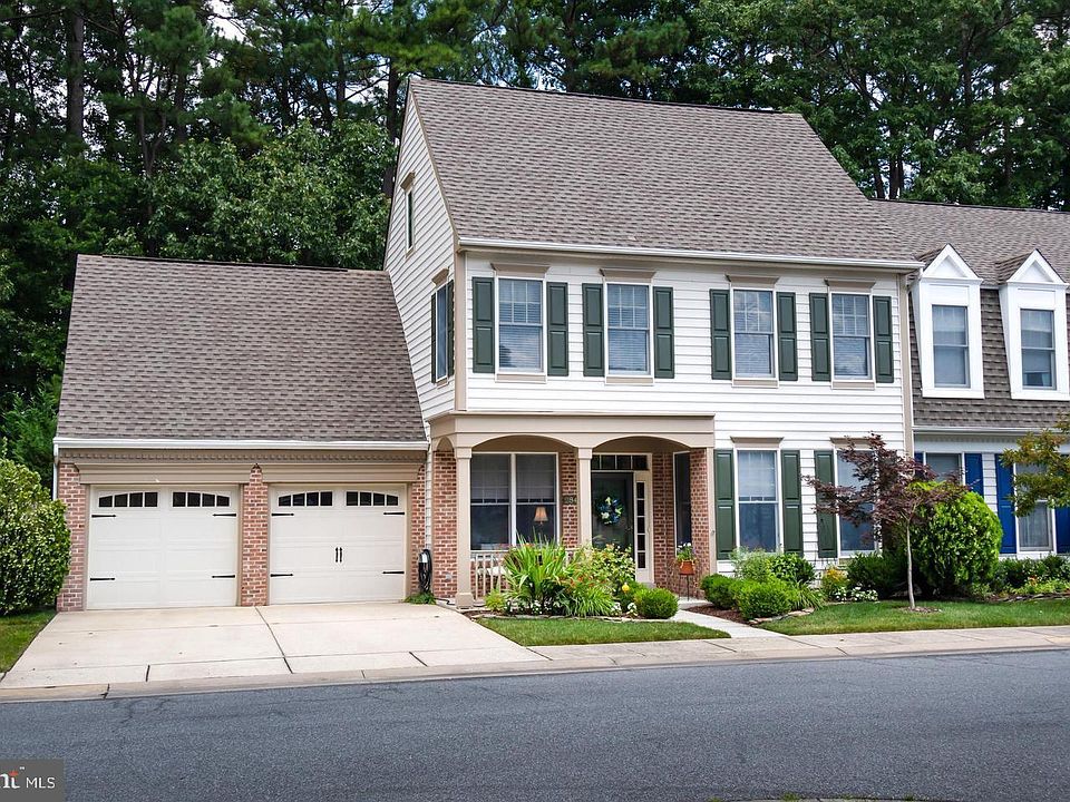 1st image of 28413 Pinehurst Cir