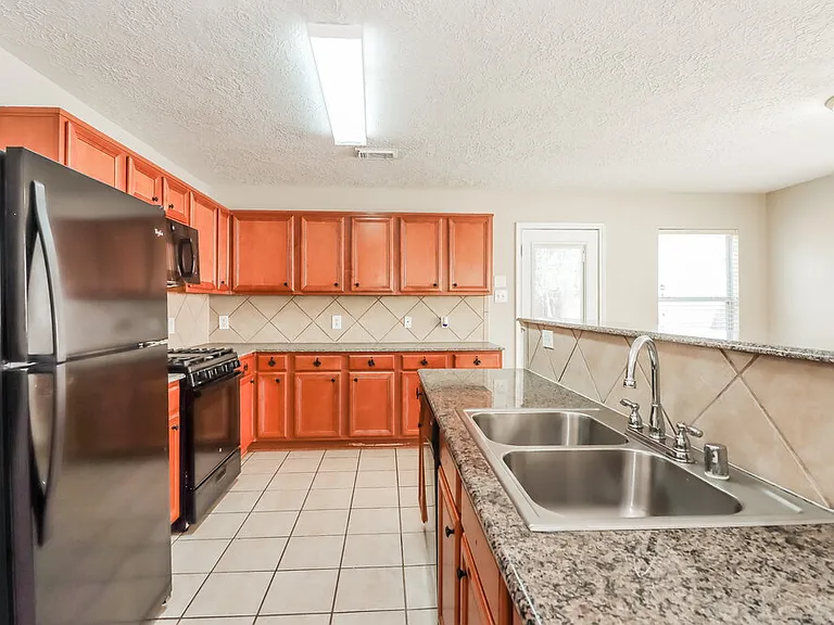 19811 Breezy Cove Ct — Photo 7