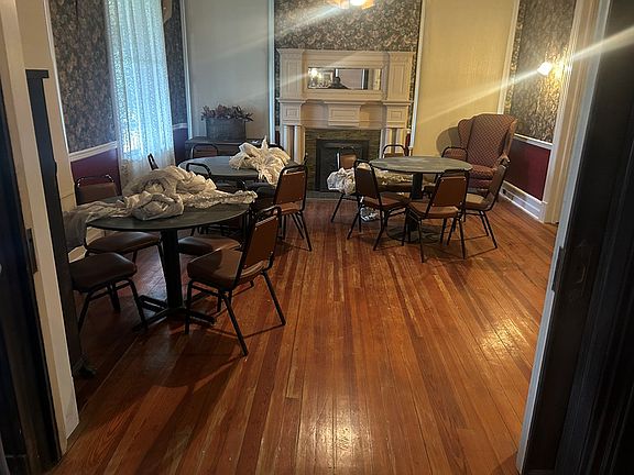5th image of 212 Walnut St
