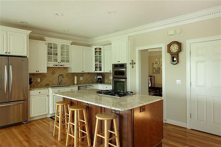 1st image of 4013 Peppertree Dr