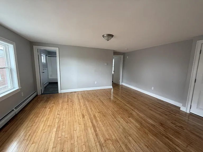 534 Locust St — Photo 4
