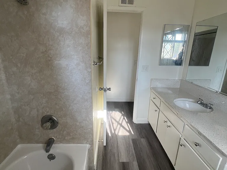 12111 Adrian St #D — Photo 15