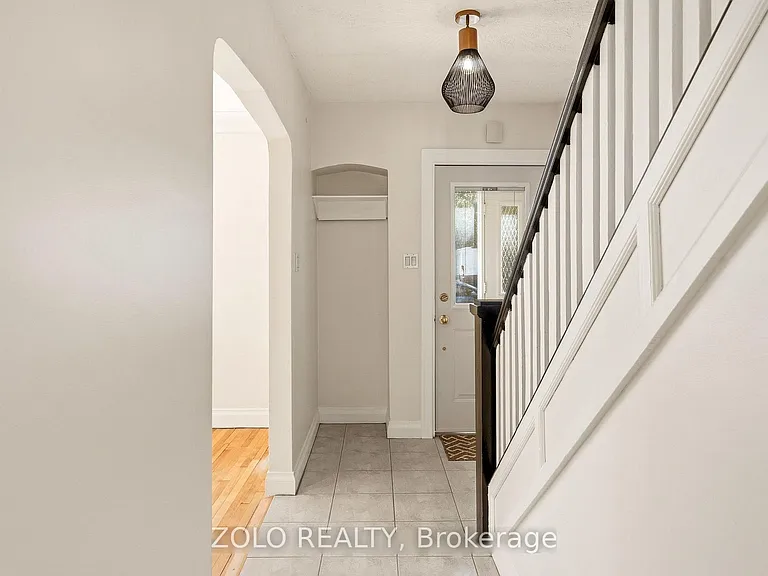392 Piccadilly Ave N — Photo 8