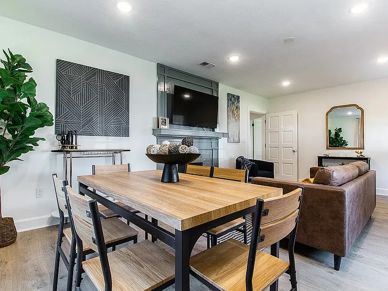 919 SW 6th Ave — Photo 11