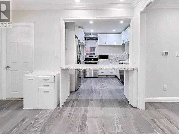 5th image of 24 E 22nd St