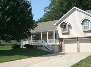900 NE Bryant Dr, Lees Summit, MO 64086