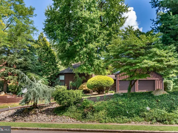 37 Woodlane Rd, Lawrence Township, NJ 08648