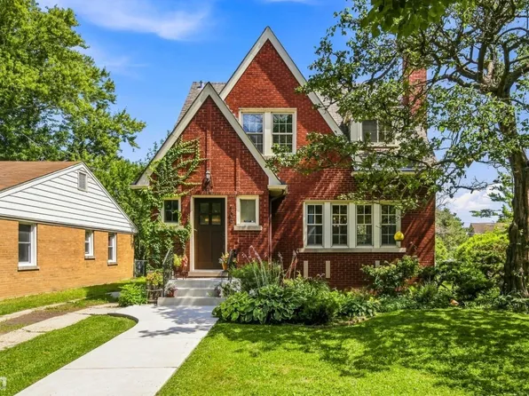 105 N Lancaster St, Mount Prospect, IL 60056