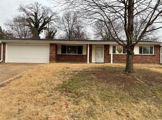 806 Parkfield Ter, Ballwin, MO 63021