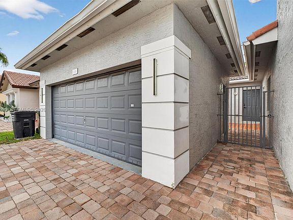5th image of 1281 NE 41st Pl