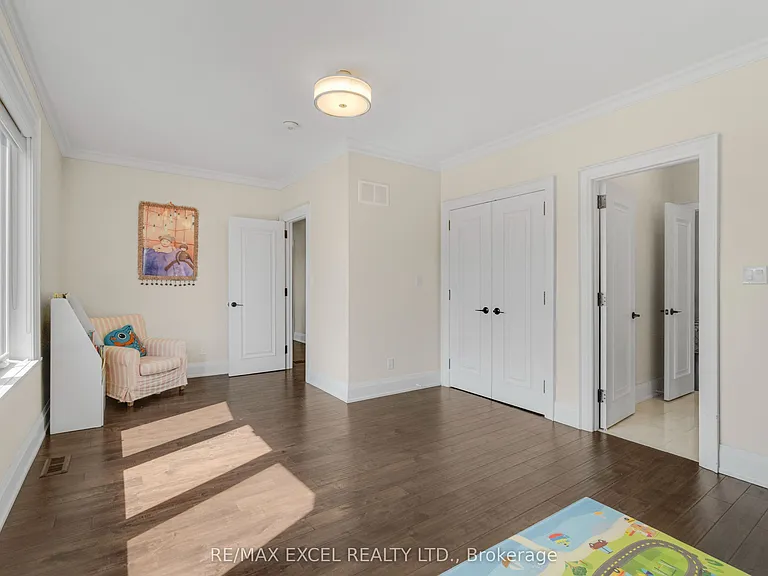 49 Kenton Dr — Photo 28