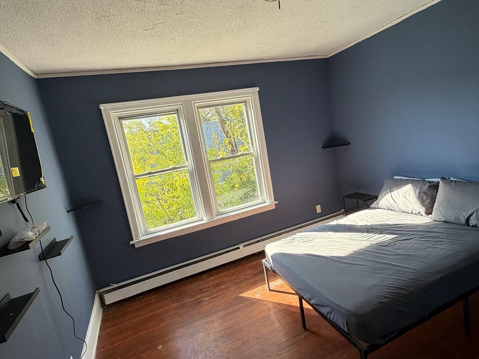 4 bed, 1.0 bath, 1200 sqft, $2,000 — Photo 3