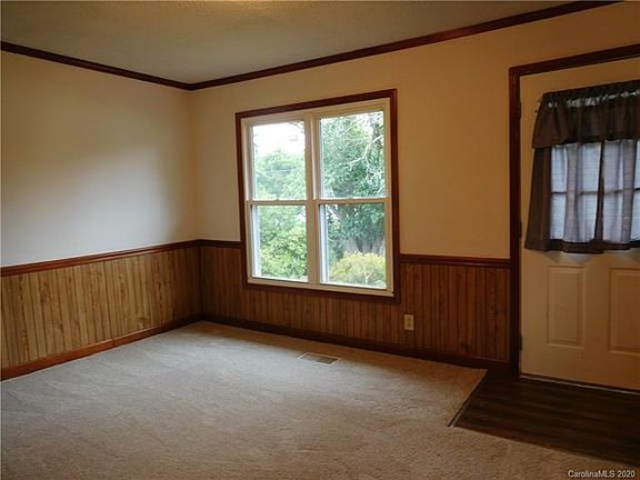 4th image of 2505 E Spencer Ave