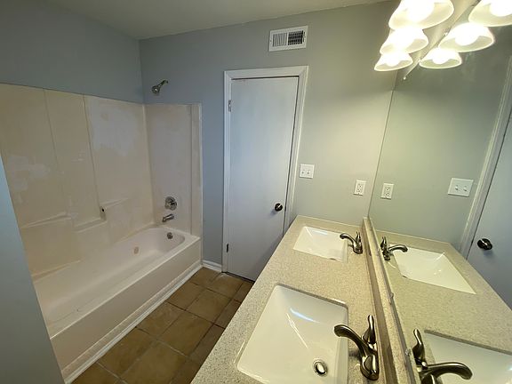 2nd image of 3901 Fair Oak Ln SW