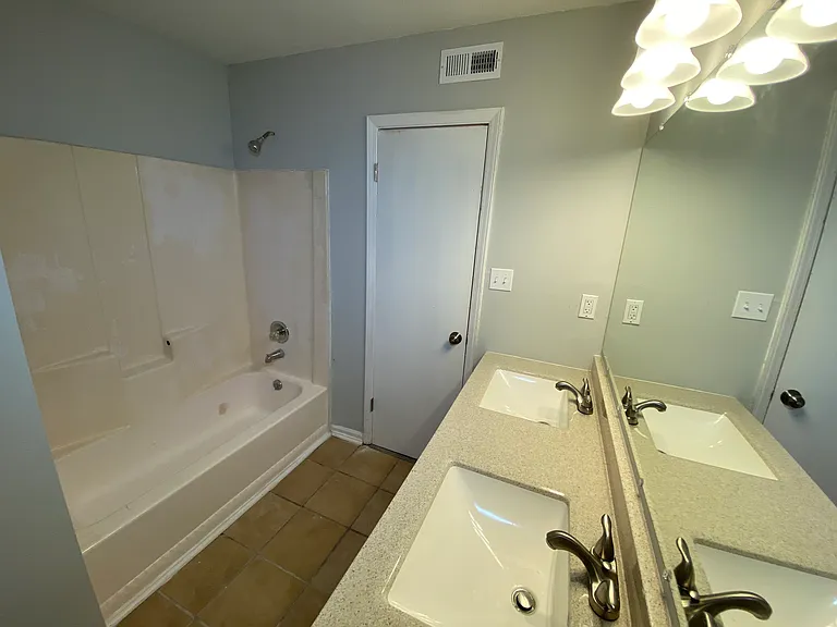 3901 Fair Oak Ln SW — Photo 2