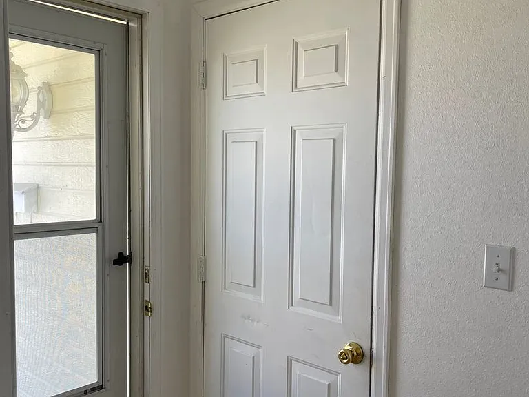 1118 Macon Ave — Photo 2