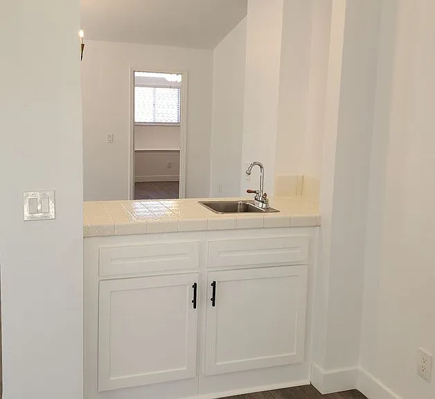 272 Augustine Way #B — Photo 5