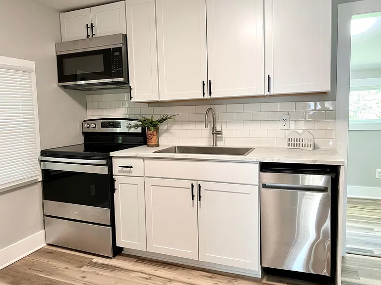 1614 Martin Ave — Photo 2
