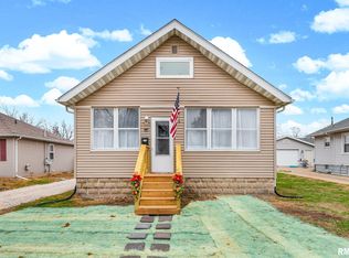 805 Mary St, Pekin, IL 61554