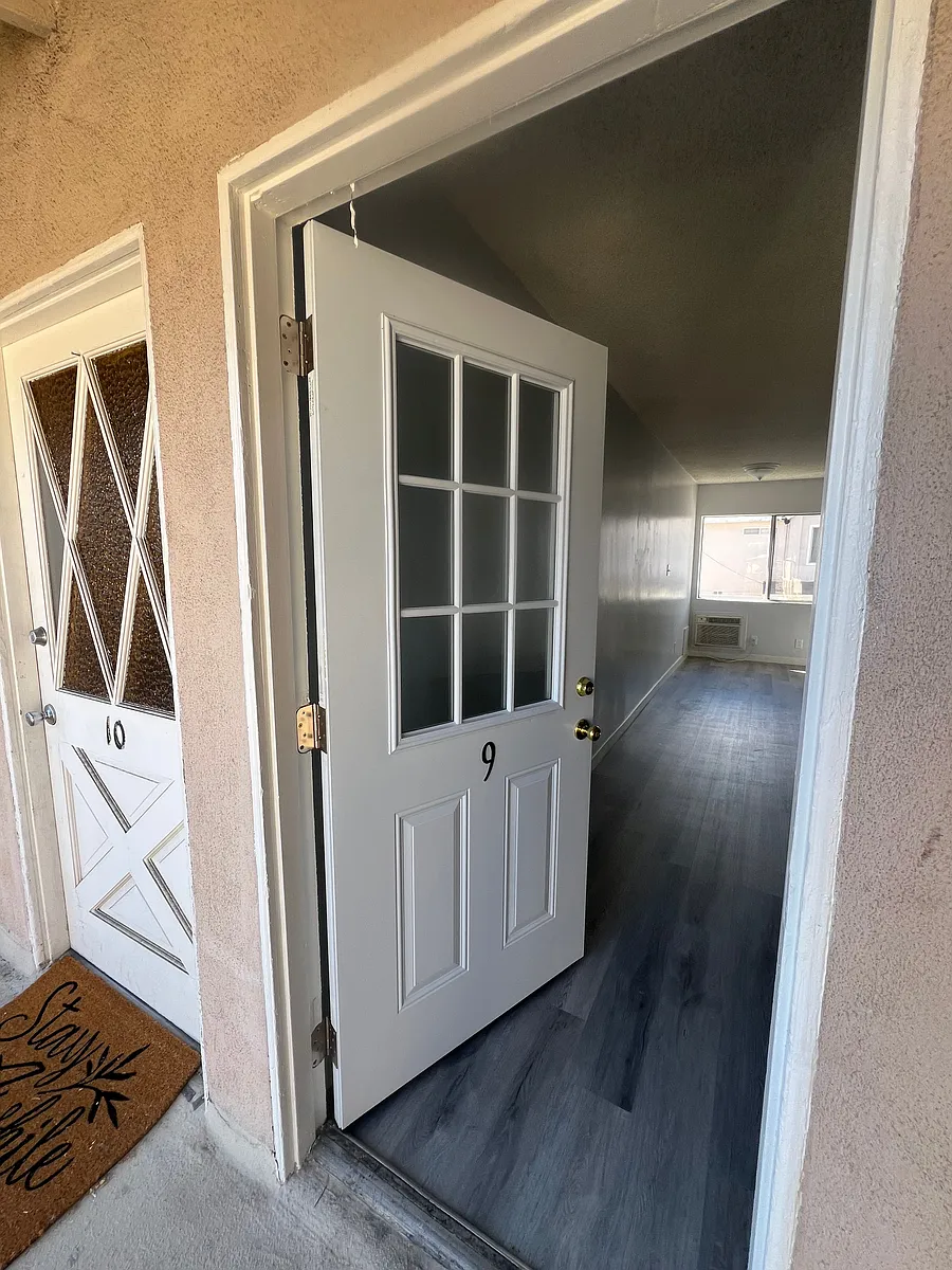 Building Photo - 409 N Marguerita Ave #9