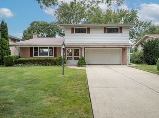 1400 E Ironwood Dr, Mount Prospect, IL