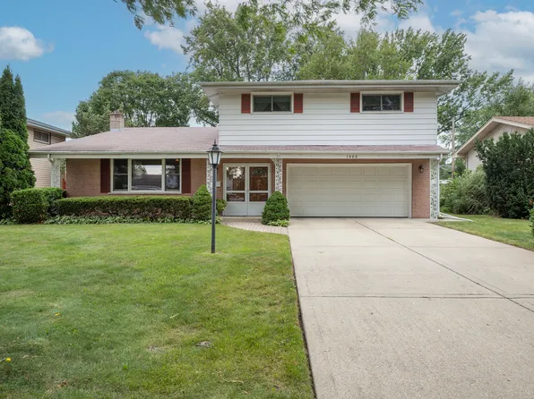 1400 E Ironwood Dr, Mount Prospect, IL 60056