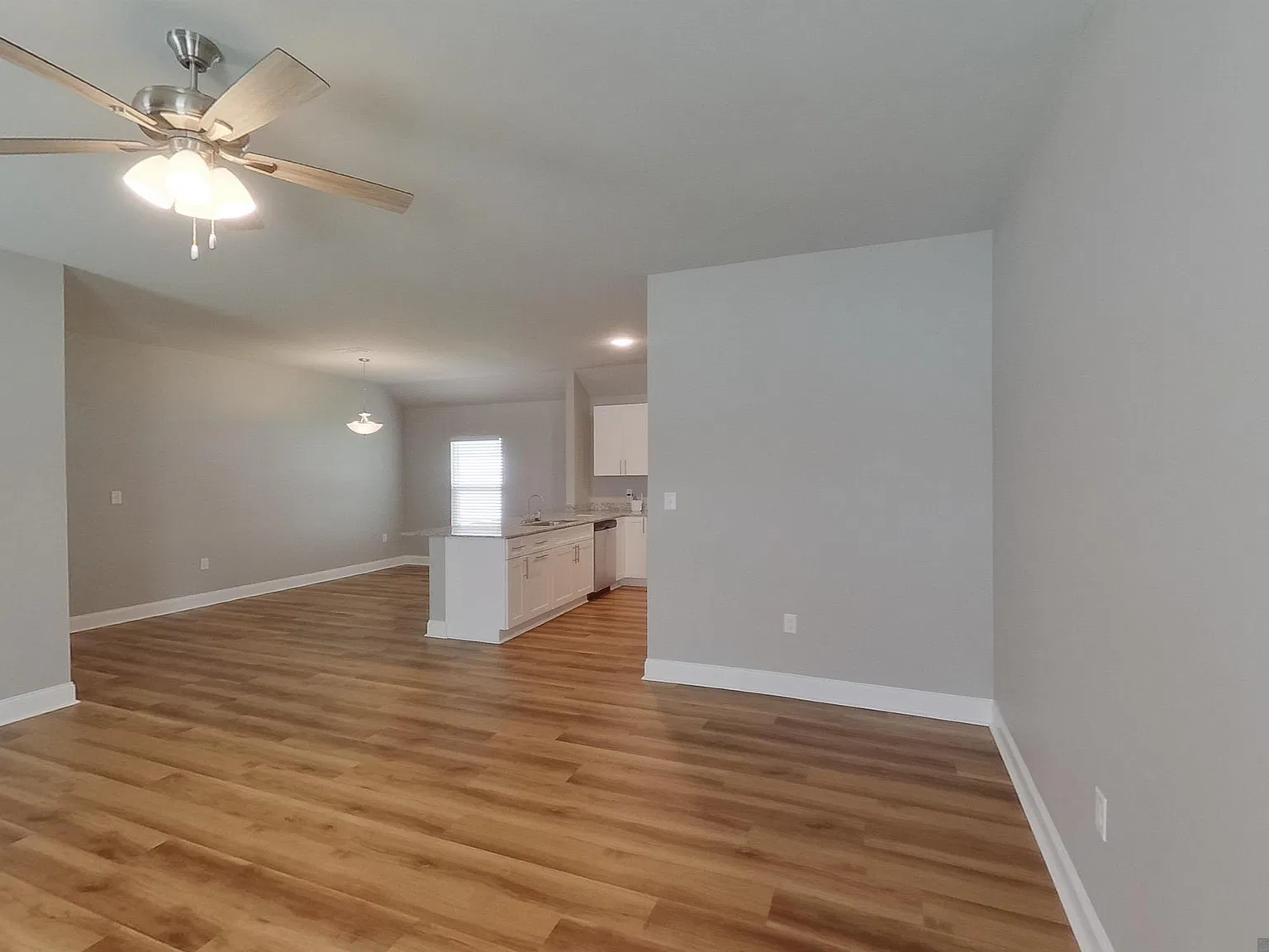 3 bed, 1618 sqft, $2,045 — Photo 3