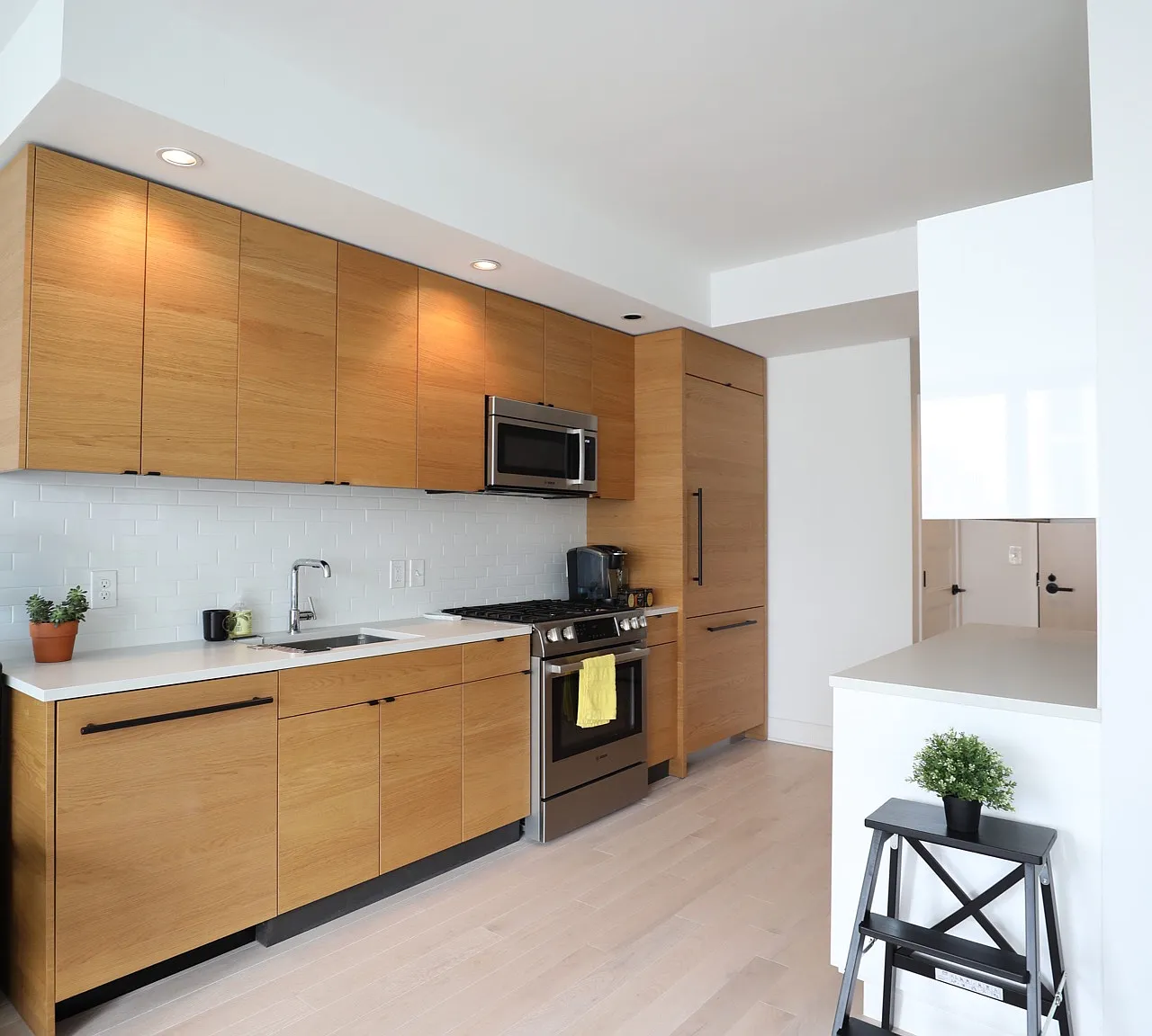 1 bed, 1.5 bath, 911 sqft, $5,150 — Photo 2