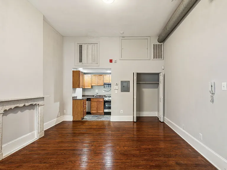 1931 Chestnut St #2M — Photo 16