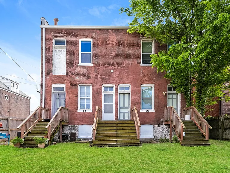 2821-2823 Henrietta Pl — Photo 14