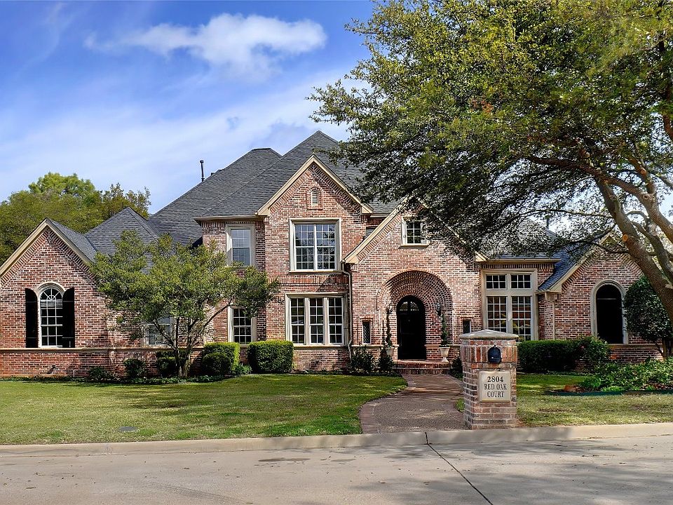 1st image of 2804 Red Oak Ct E