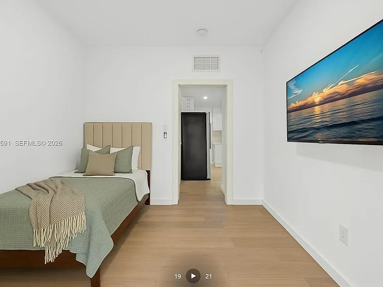 709 SW 4th Ct #17 — Photo 7