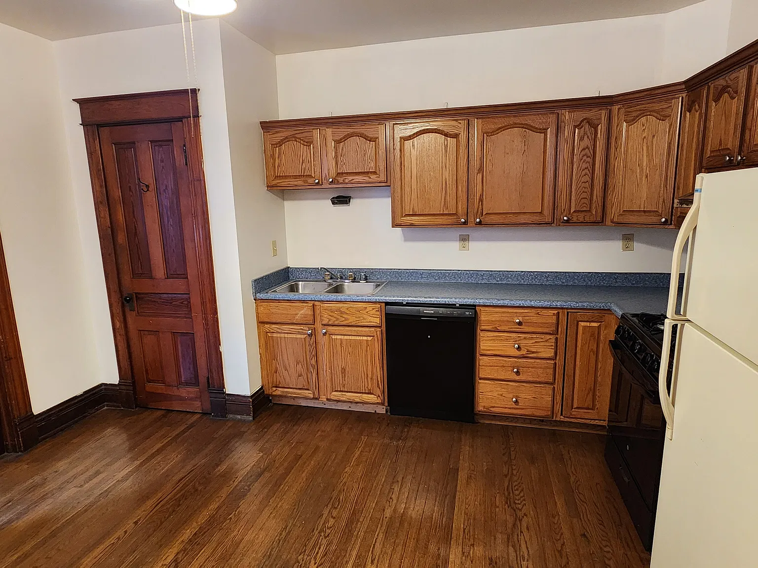 3 bed, 1842 sqft, $2,250 — Photo 4