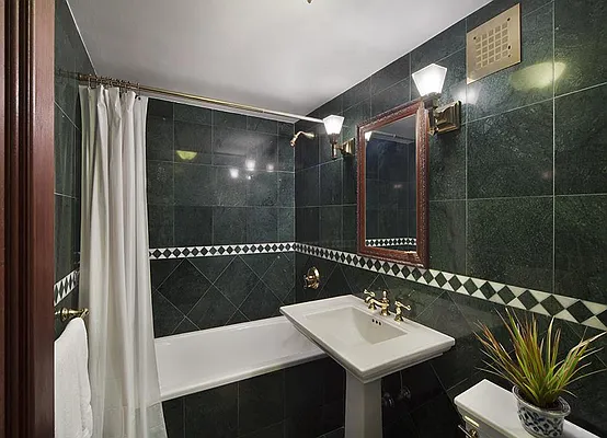 Sold by Warburg | media 8