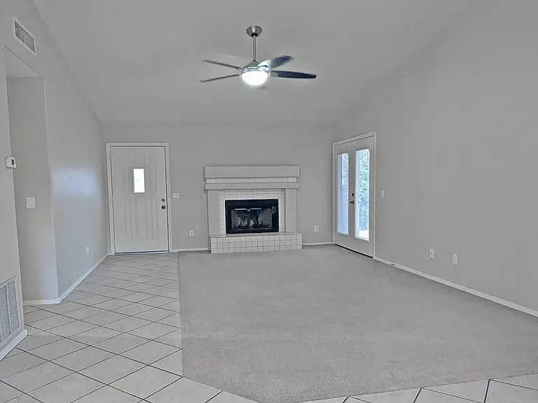 8917 W Lockland Ct — Photo 2