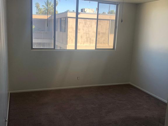 Master Bedroom w/ Bathroom