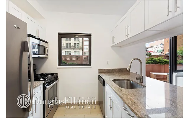 Sold by Douglas Elliman | media 24