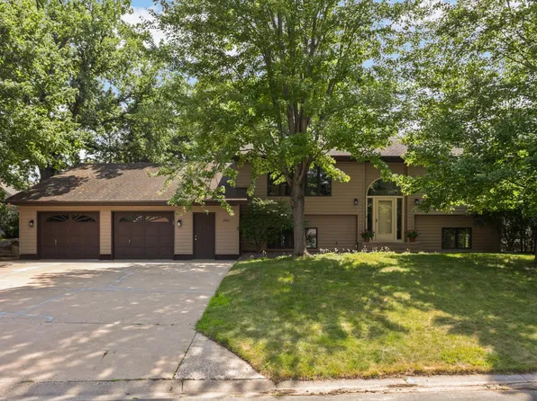 2064 Pin Oak Dr, Eagan, MN 55122