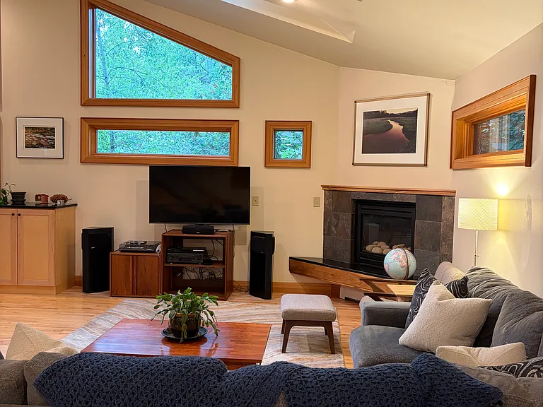 226 Benton Ave — Photo 6